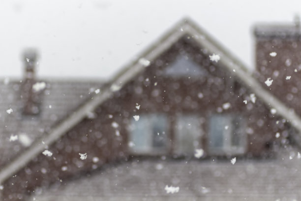 窗外下雪了图片下载