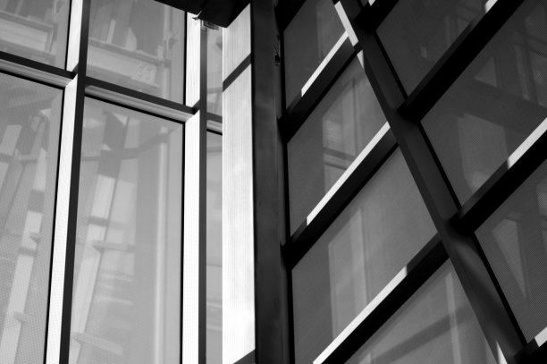 从内部看摩天大楼。窗口建设。图片下载