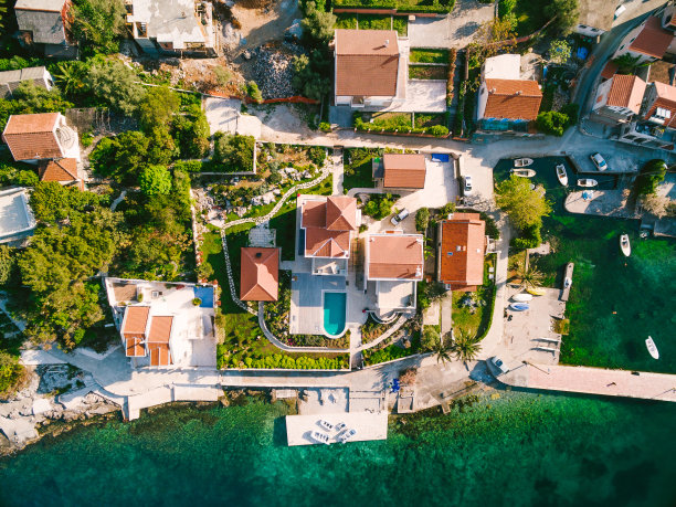 亚得里亚海沿岸带游泳池的别墅图片下载