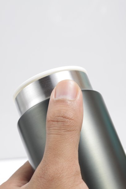 金属黑色绝缘tumbler在白色孤立的背景图片下载