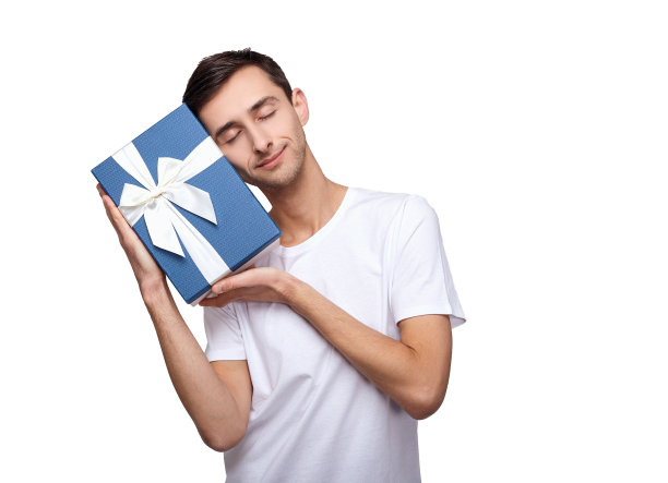 近距离的照片，惊人的他，他，他的男人，浪漫的惊喜，抱大的，大的礼盒。图片下载