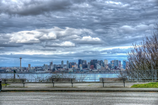 西雅图上空的云——交替的现实图片下载