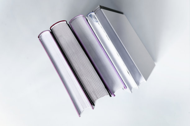 书的特写在一个明亮的背景图片下载