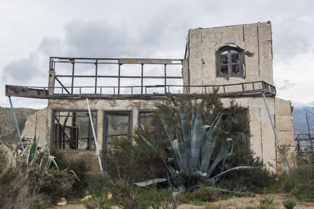 埃尔秃鹰是位于塔伯纳斯沙漠的西部小镇，为电影院而建，为电影而建，装饰废弃的电影，阿尔梅里亚，安达卢西亚，西班牙图片下载