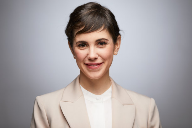 东欧女商人头像看着镜头图片下载