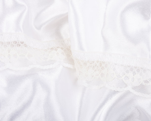 折叠的白色丝绸和花边图片下载