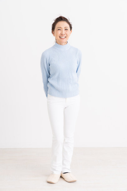 微笑的老年妇女图片下载