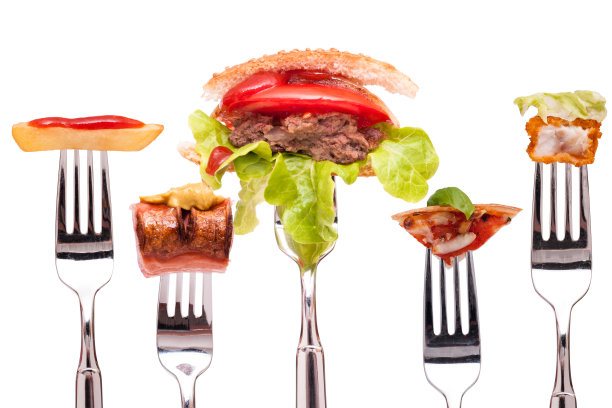 不同的快餐在叉白孤立图片下载