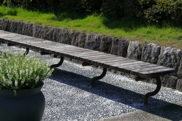 公园的长椅上图片下载