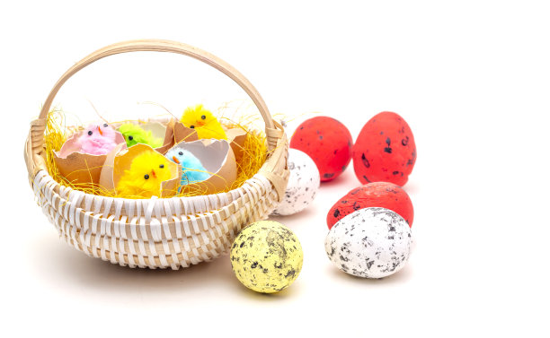 复活节蛋在篮子里，小鸡在蛋里，复活节蛋，复活节快乐卡图片下载