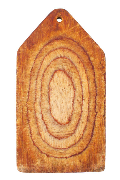 白色背景上的旧木砧板孤立近距离俯瞰，一个空刮自然的棕色木砧板与树的年轮，厨房用具复古设计，乡村食物烹饪工具图片下载