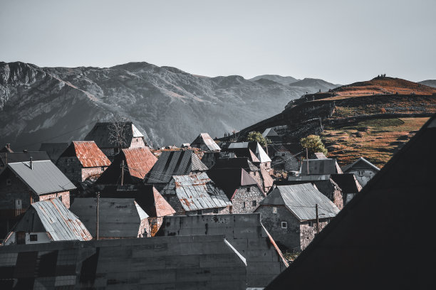 古老的村庄房屋山Lukomir Bjelasnica图片下载