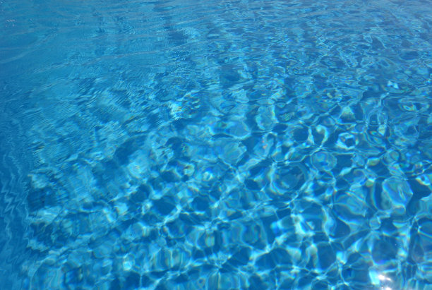 游泳池式的水。图片下载