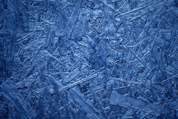 胶合板表面木质纹理。深色木质材料。OSB取向刨花板纹理。空白背景板经典蓝色与小插画。图片下载