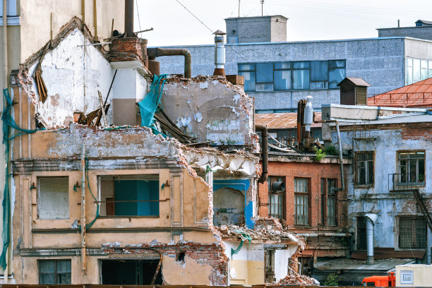 拆除旧房子。图片下载