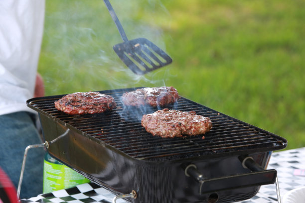 汉堡在烧烤图片下载