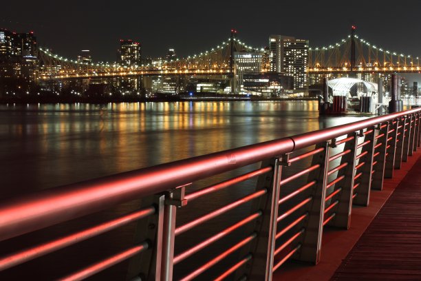 晚上的皇后大桥图片下载