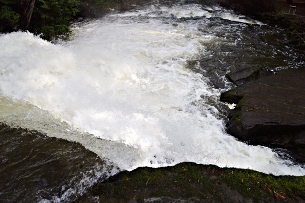 河喷雾图片下载