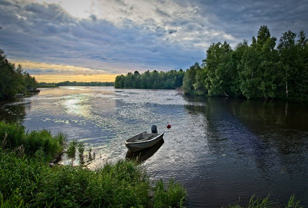 河上的小船图片下载