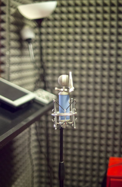 录音室里的麦克风图片下载