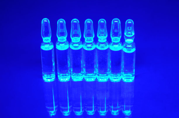 新型霓虹蓝安瓿病毒疫苗。图片下载