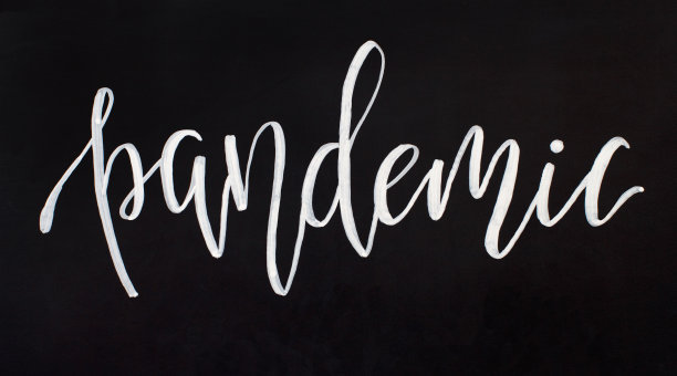 粉笔在黑色黑板上写着流行病图片下载