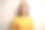 年轻美丽的黑发女人戴着金色的皇后皇冠在白色的背景害怕和震惊的表情，恐惧和兴奋的脸。图片下载