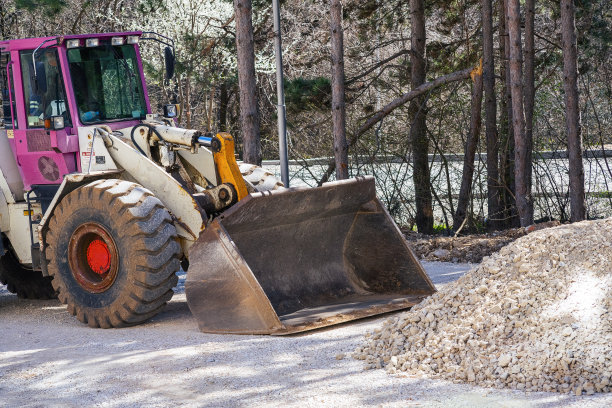 道路建设。运输行业。日益增长的城市。图片下载