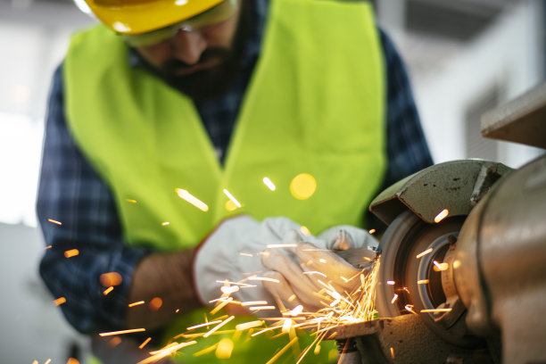 在工厂工作的男人素材图片下载