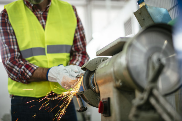 在工厂工作的男人素材图片下载