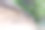 路边的小山上长着树。山顶是悬崖图片下载