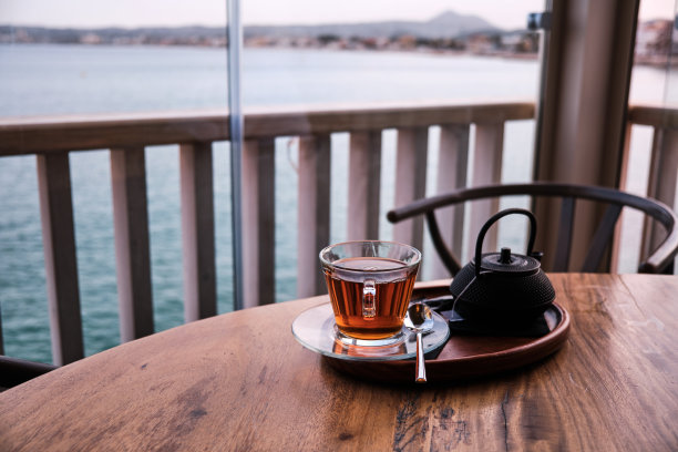 在海边喝杯茶图片下载