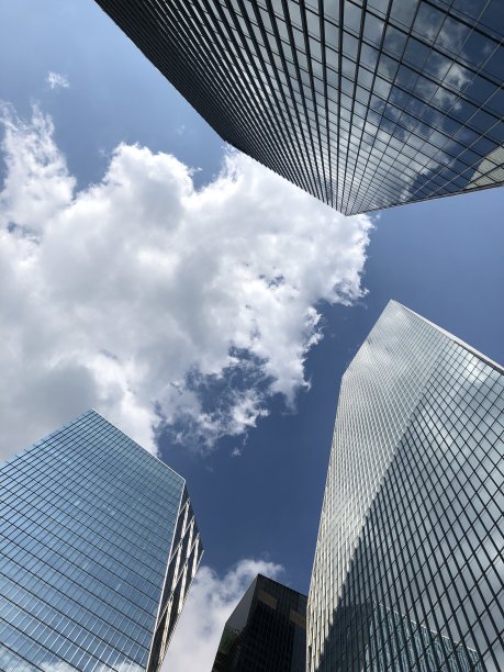 三个分置建筑图片下载