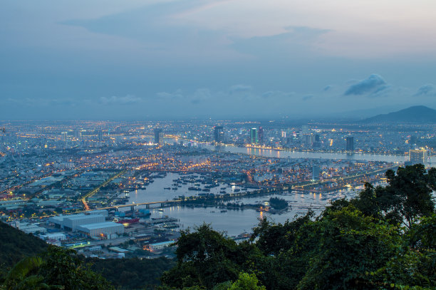 岘港的鸟瞰图，这是一个非常著名的旅游目的地。图片下载
