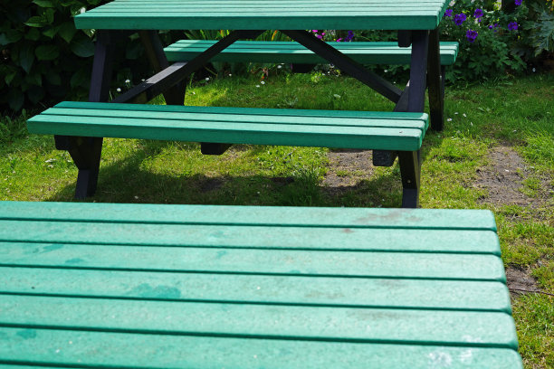 空的长椅上图片下载