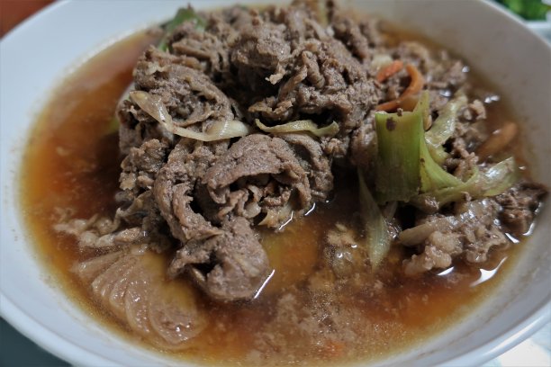 用牛肉调味料制成的韩式烤肉图片下载