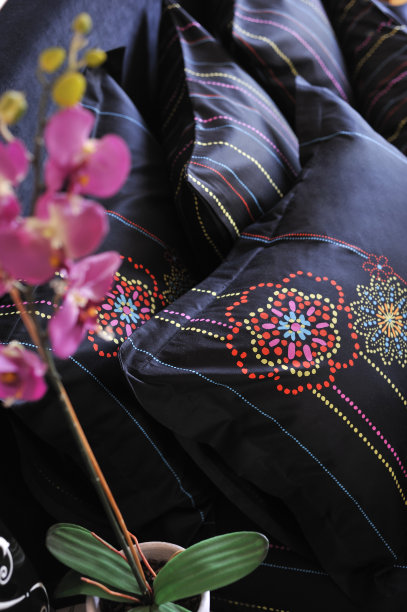 黑色床上用品图片下载