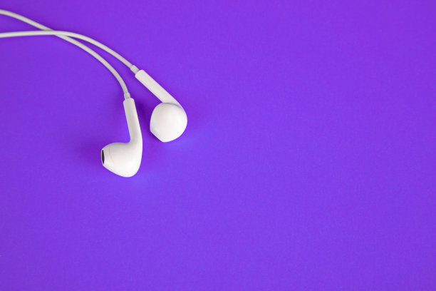 白色的耳机图片下载