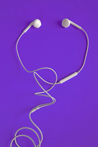 白色的耳机图片下载