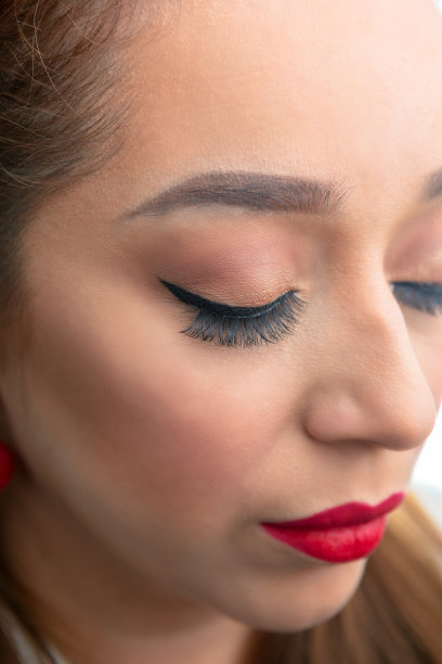 美丽的年轻女子图片下载