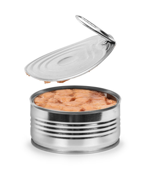 打开罐头与食物的宠物特写在一个白色的背景图片下载