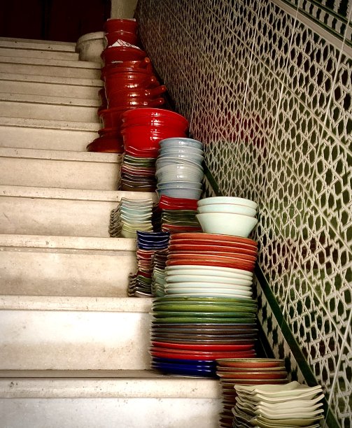 多色板楼梯和瓷砖图片下载