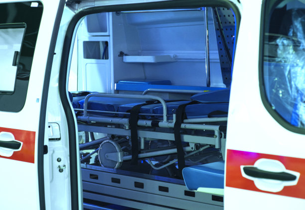 救护车的设备。从内部看到的景色。从后门拍摄的照片，智能医疗背景。图片下载