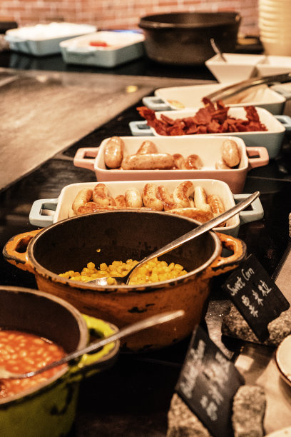 酒店里的自助餐队伍真不错图片下载