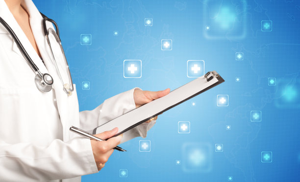 拿着笔记本的女医生图片下载