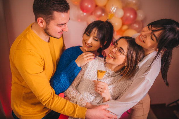 生日聚会在家图片下载