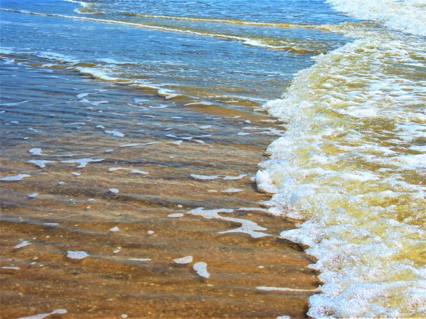 沙滩和海浪。图片下载