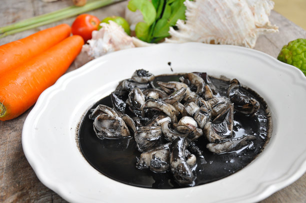 墨汁鱿鱼-泰国曼谷最好的泰国海鲜菜肴。图片下载