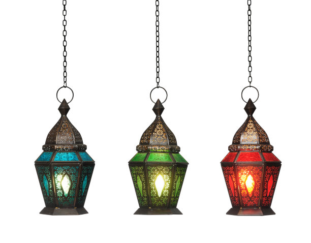 装饰性的阿拉伯灯笼与燃烧的蜡烛发光孤立的白色背景与修剪路径图片下载