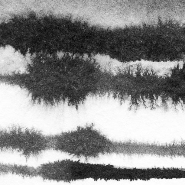 抽象山水水墨手绘插画。黑白墨冬山水配江水。简约的手绘图片下载